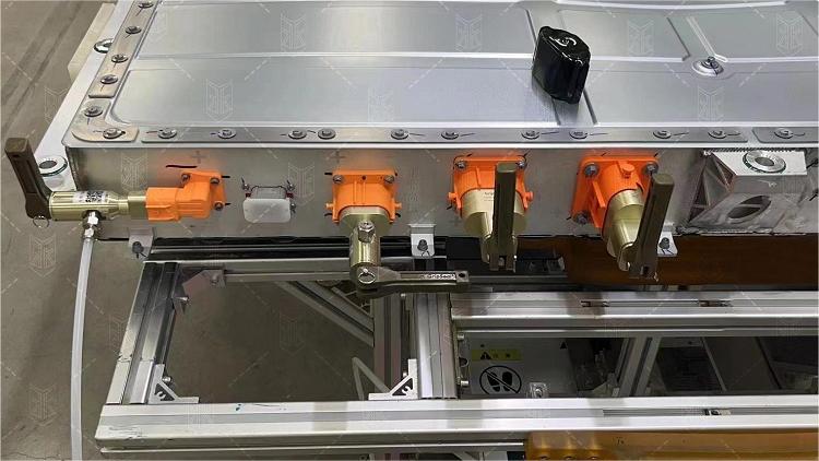 格雷希爾G25F快速連接器在東風時代電池包氣密性測試的現場圖